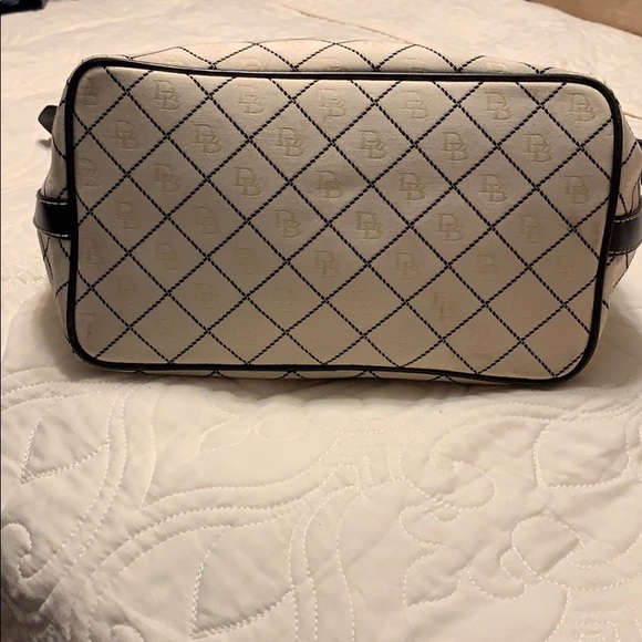 Cream and black Dooney and Bourke purse - Picture 3 of 4